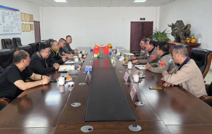 山東八三石墨新材料廠總經(jīng)理王東一行到公司考察交流